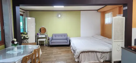 Chuncheon Forest Green Pension (Nami Island, Ski Resort, Rail Bike) Отели рядом с достопримечательностью «Jade Garden»
