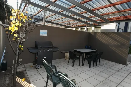 Glenelg Holiday Apartments-Ellis