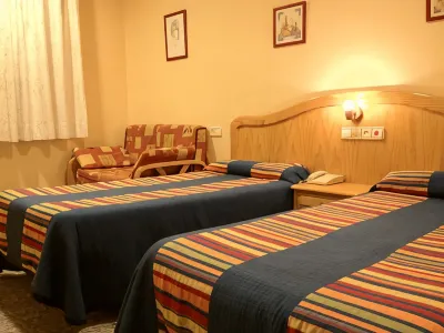 Hostal Los Corchos Hotels near Bioparc Fuengirola