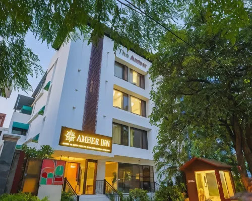 Amber Inn by Orion Hotels Hotels near Jasola