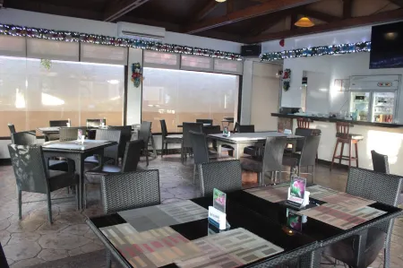 Moonbay Marina the Villas Отели рядом с достопримечательностью «Университет Филиппины Экстеншен Програм ин Олонгапо»