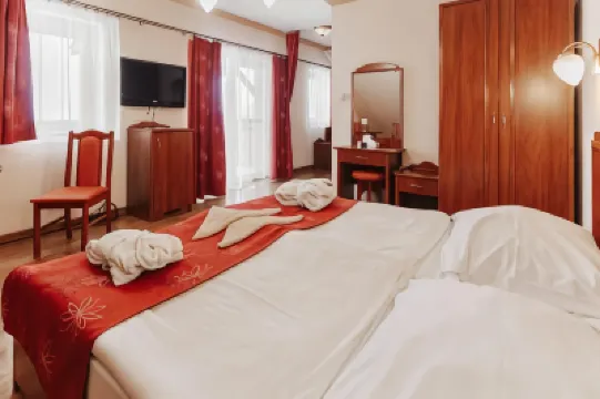 Fried Kastély Hotel Simontornya Отели в г. 