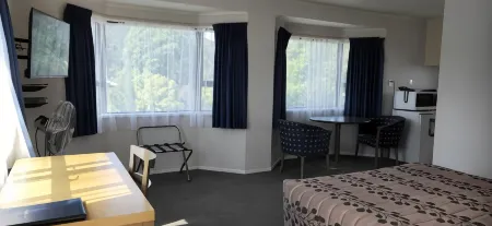 Cypress Court Motel