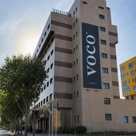 voco Madrid - Las Tablas by IHG Отели рядом с достопримечательностью «Станция метро Montecarmelo»