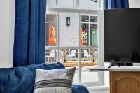 Charming first floor flat in historic old south district near waterfront - Bungalows
