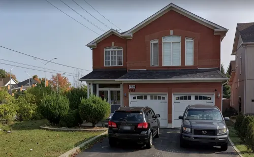 Cozy 2-bedroom luxury suite near Toronto airport.