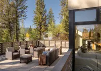 Escape to a serene, modern haven just moments from the heart of Jackson Hole - WiFi