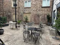 Stunning Spacious one Bedroom Apartment in Courtyard Location, Central to Town