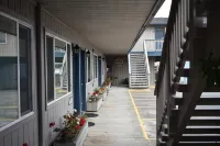 Lighthouse Cove Inn