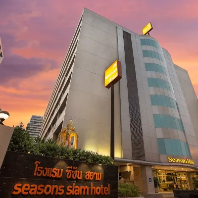 Seasons Siam Hotel Отели рядом с достопримечательностью «Монумент Победы в Бангкоке»