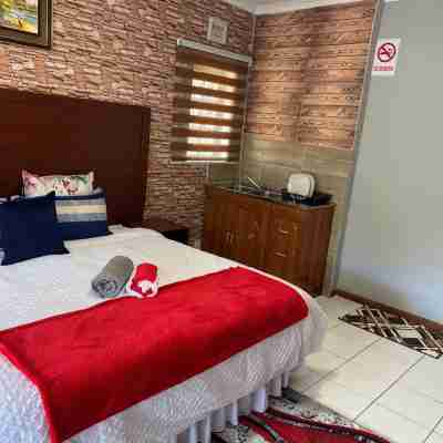 Comrades Oasis Guest House Rooms