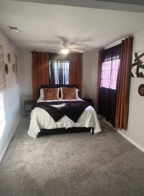 Charming 2-bedroom house in fantastic Gulfport with WiFi, AC - Bungalows