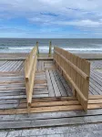 Beautiful Beach Cottage steps away from private Moody Beach!
