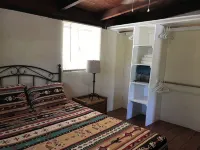 2 Br Home on 10.5 Acre Guest Ranch, Pool! Sleeps 5! Full Kitchen, Private, BBQ!