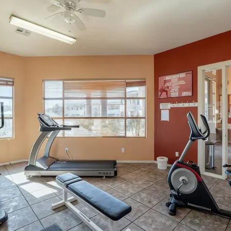Perfect for long-term stay, heated Pool, Spa, Gym
