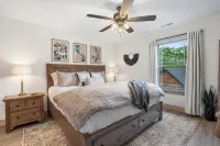 Cedar & Sky—Ozarks Hideaway