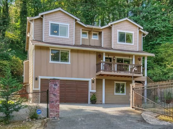 Cozy 2BR Forest Home w/ King Bed