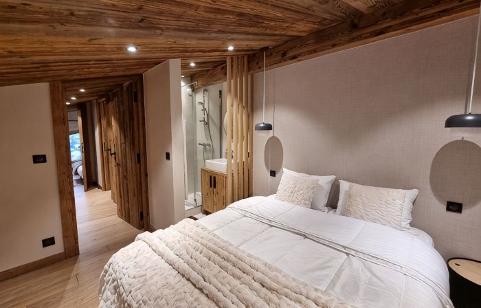 7 Minutes from the Center and Superb Mountain Views