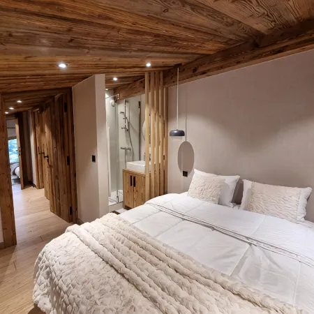 7 Minutes from the Center and Superb Mountain Views