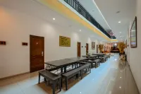 Alqueby Hotel Near Kiara Artha Park & Trans Studio Mall - 2 ดาว