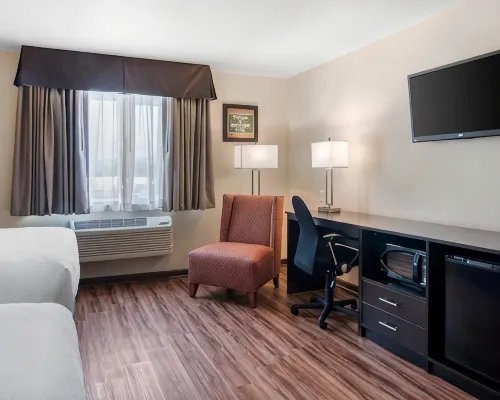 Econo Lodge Inn & Suites Hotels in Springfield