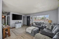 Rustic Refuge - minutes from downtown Fruita!4 beds
