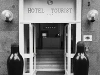 Hotel Tourist Hotel dekat Stasiun Monte Grappa