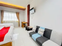RedDoorz @ Hotel Dieng Berastagi Hotels in Karo