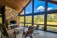 6000 sq ft home with Private Pool and Hot Tub, Sleeps 16 - 13 Acres - 4 stjerner