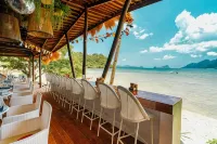 Beach Huts El Nido