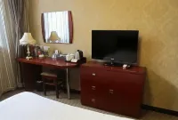 Xintiandi Fashion Hotel (Wafangdian Railway Station) - parking