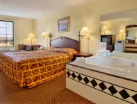 Super 8 by Wyndham Clarksville East