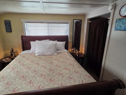 Offut Lake!  Pet friendly cottage with lake access..  Bring your fishing rod!