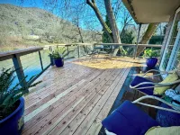 Riverfront on the Rogue! Ideal Southern Oregon location