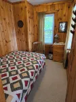 Cozy 2-bdrm, 3-season Adirondack cabin at tranquil Great Sacandaga Lake w/WiFi - Chalets