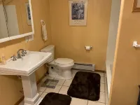 1 bed, 1 bath, breakfast included, full kitchen, washer/dryer, and rental car. - Bữa sáng
