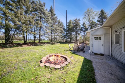 3-bedroom house with AC and WiFi within walking distance of The Big House!