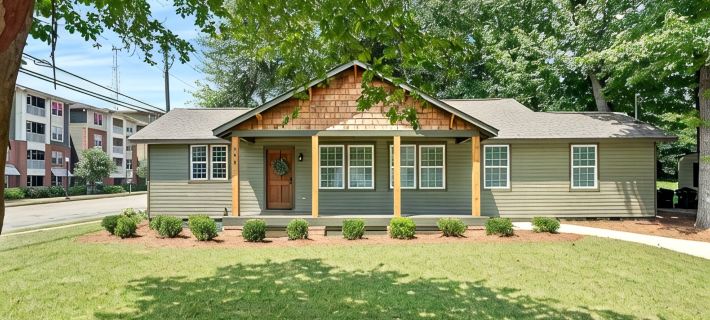 Gorgeous Auburn Getaway! BRAND NEW 3Bed/3Bath Hotels in Auburn