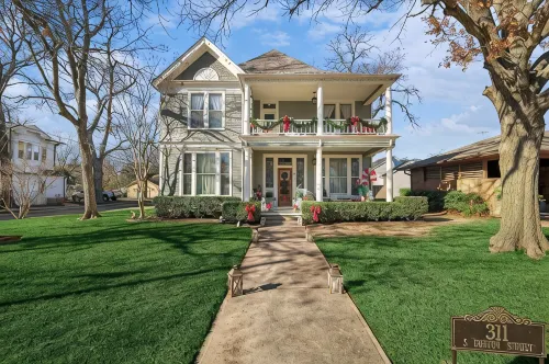 The Denton Street Holiday House, an 1893 Victorian in the Historic District