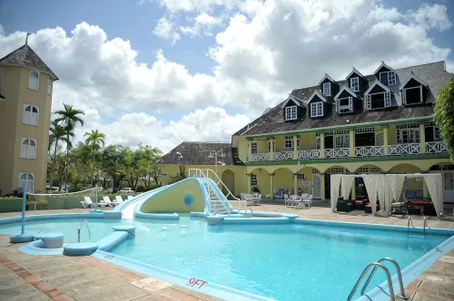 Deluxe Studio at Sandcastle Beach Resort - 2-Star