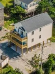 4-bedroom house in serene Avon with ocean view! Book your getaway now - WiFi