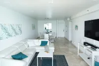 Beach Front spectacular view  2-bedroom condo ESJ Towers - Hot Tub