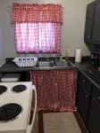 Cozy 1 bedroom apartment ideal for long or short stays! Pet friendly w/side yard - 2성급