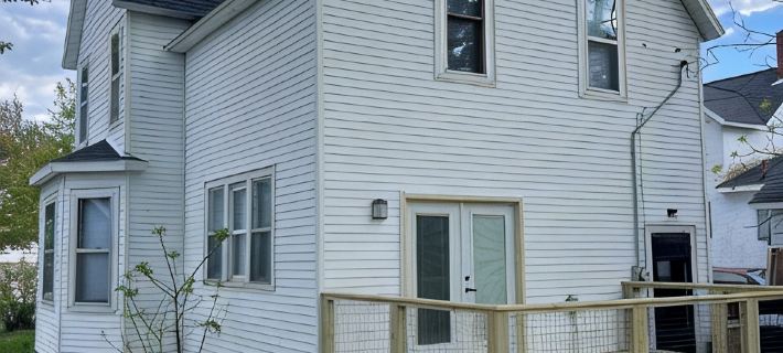 Modern Family Retreat Near Beach, Downtown. Private Backyard Indoor-Outdoor Deck Hotels in Delta County