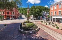 Spacious 4-bedroom 19th Century home in historic downtown Maysville! - Wifi