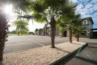Brit Hotel Essentiel Pau Lescar - Parking