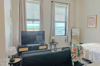 Cozy Apartment in Charming Cincinnati with fitness room, WiFi, Ac