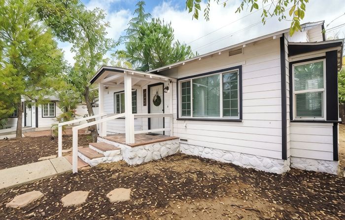 Two Bedroom cottage sleeps 6 & just 7 min from Viejas Casino