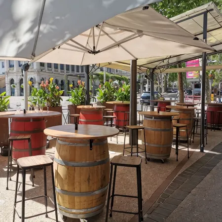 House 75m2 air-conditioned + garage, all comforts, located medieval center Cahors.