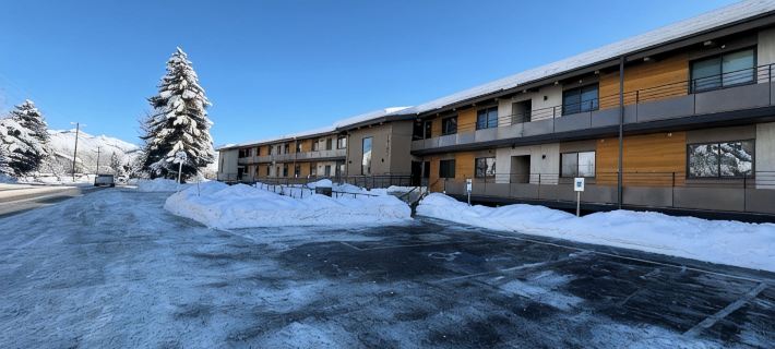 New & Stylish 2 bedroom condo with great views. Close to downtown & ski lifts Hotels in Ketchum